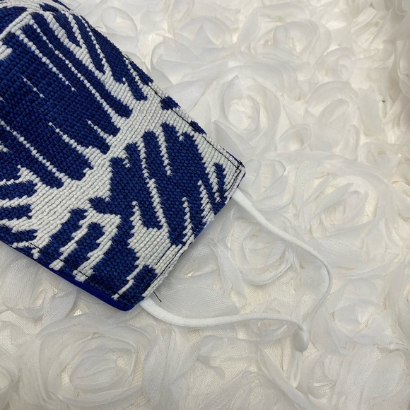 COPY - Blue and white print face mask - Picture 2 of 6